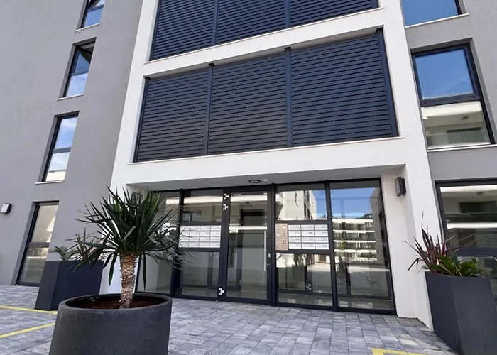Karmen 2 Modern On The Daire Zadar